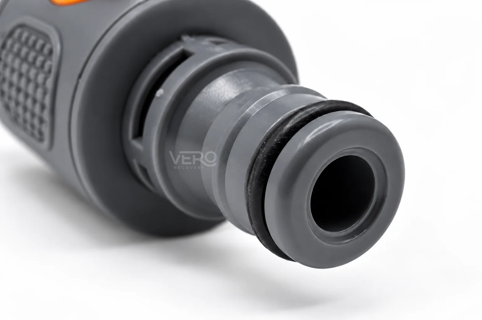 Close up of the quick-release connector end on the Vero Recovery Ice Bath Hose Pipe Inline Drain